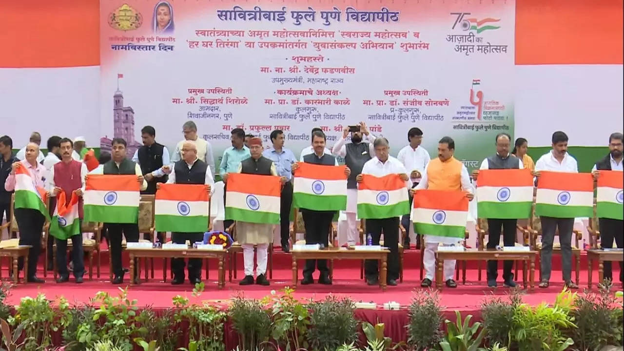 Deputy CM Devendra Fadnavis at Savitribai Phule Pune University’s ‘Har Ghar Tiranga’ initiative event