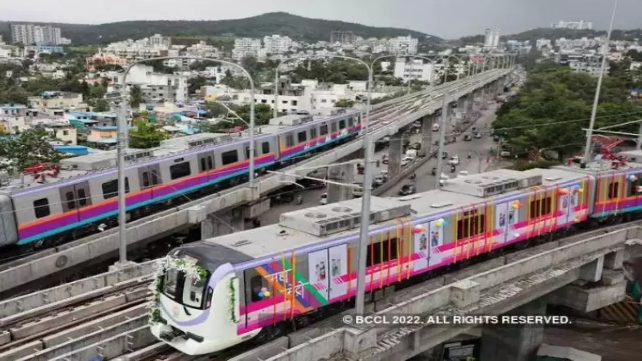 Pune: First ever fashion show held in a moving metro train