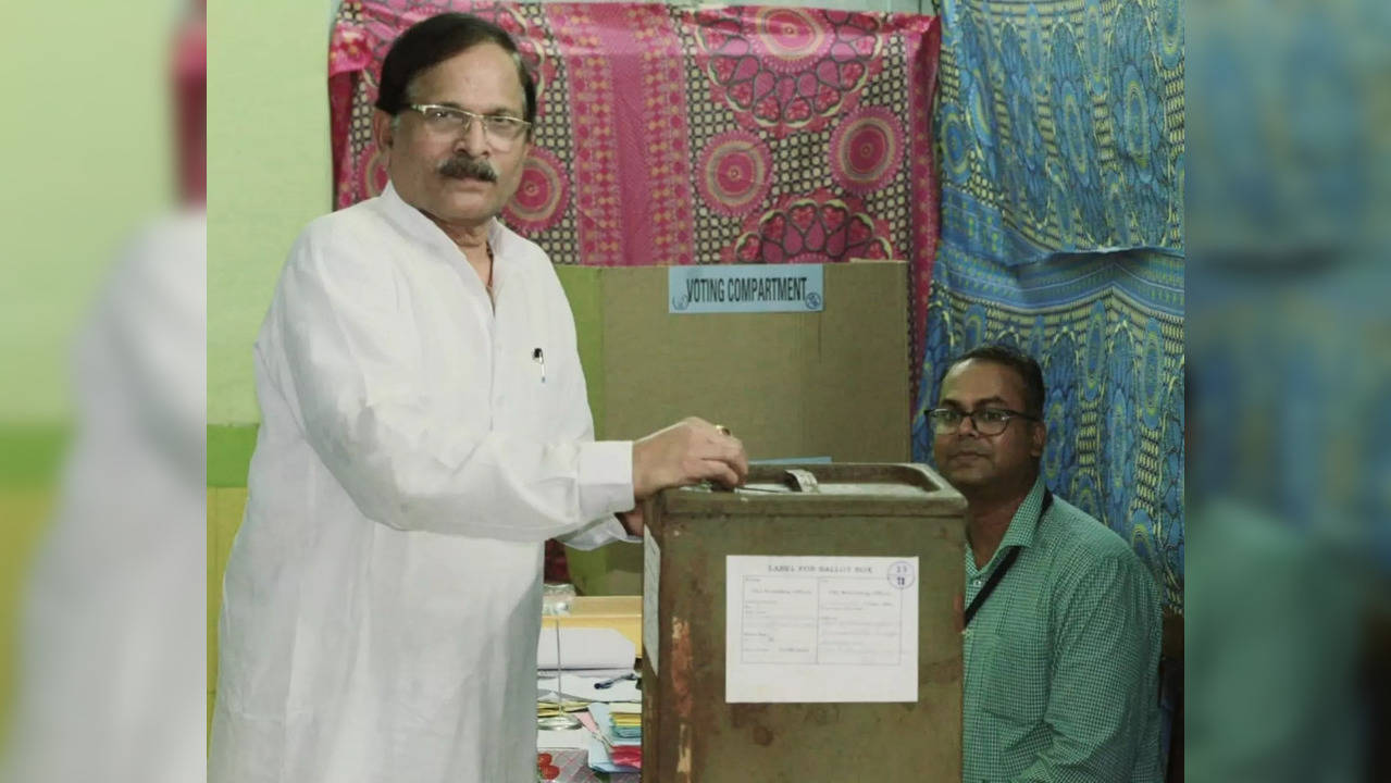 Goa: Union Minister Shripad Naik casts his vote for the Panchayat Elections of the 186 Village Panchayat in Goa on Wednesday, Aug 10, 2022. (Photo: Atish Naik/IANS)