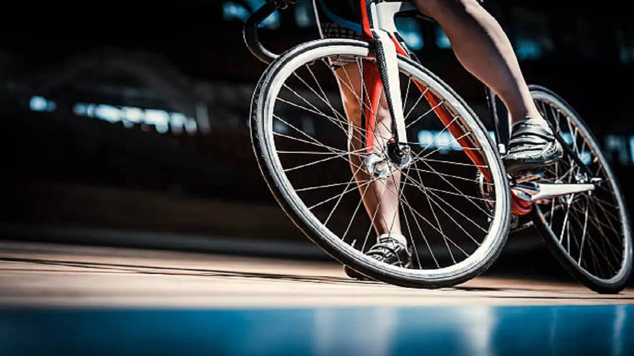 istockphoto-cycling