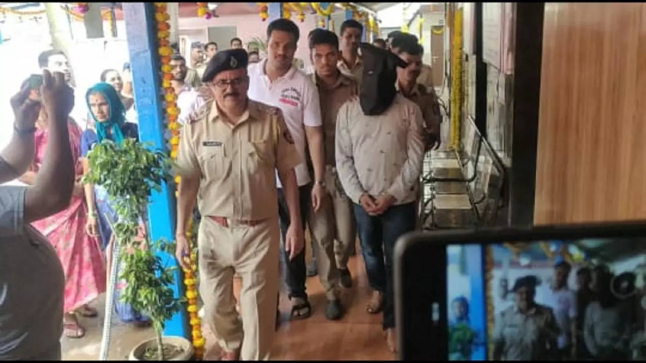 Palghar police arrested accused teacher Sameer Thackeray