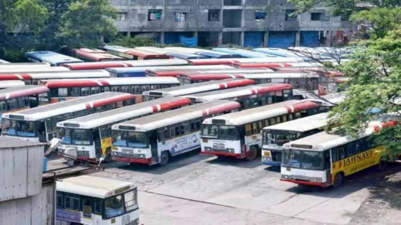 Hyderabad: TSRTC Grand Bus Parade at Tank Bund