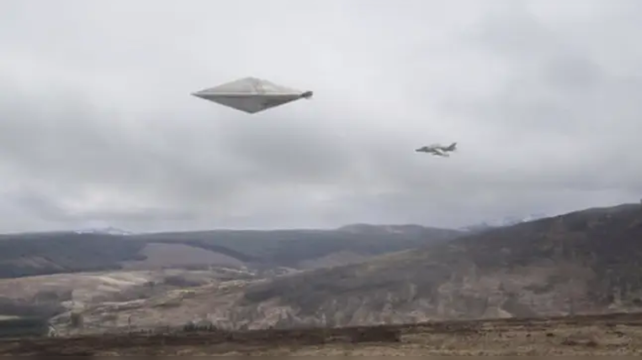This has been dubbed the 'world's clearest UFO photo'