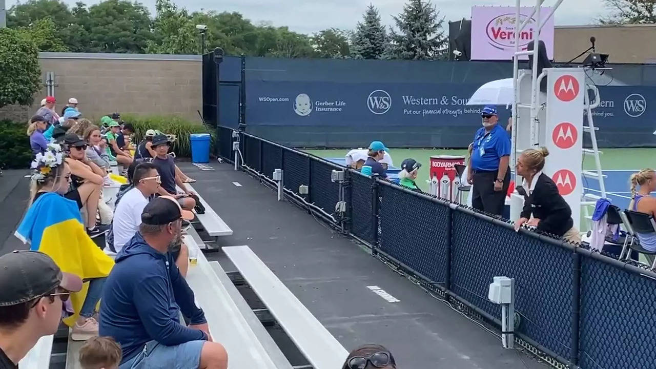 A fan was asked to remove the Ukraine flag at Cincinnati Open