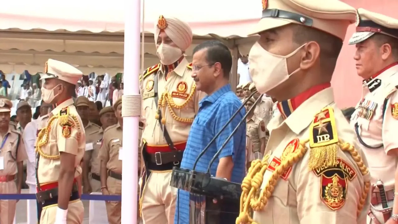 Delhi CM Arvind Kejriwal hoisted the national flag at Chhatrasal stadium and oversaw a ceremonial parade