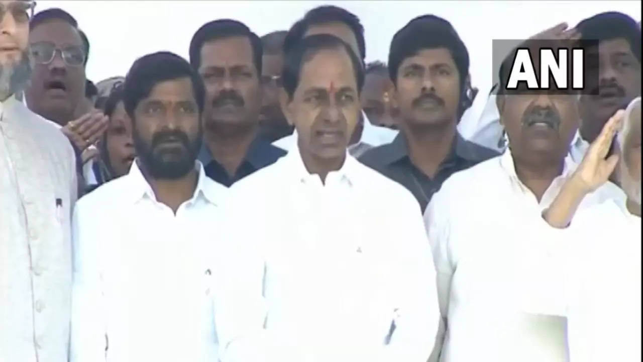 CM K Chandrashekar Rao participated in a mass recital of the National Anthem at Abids Circle today