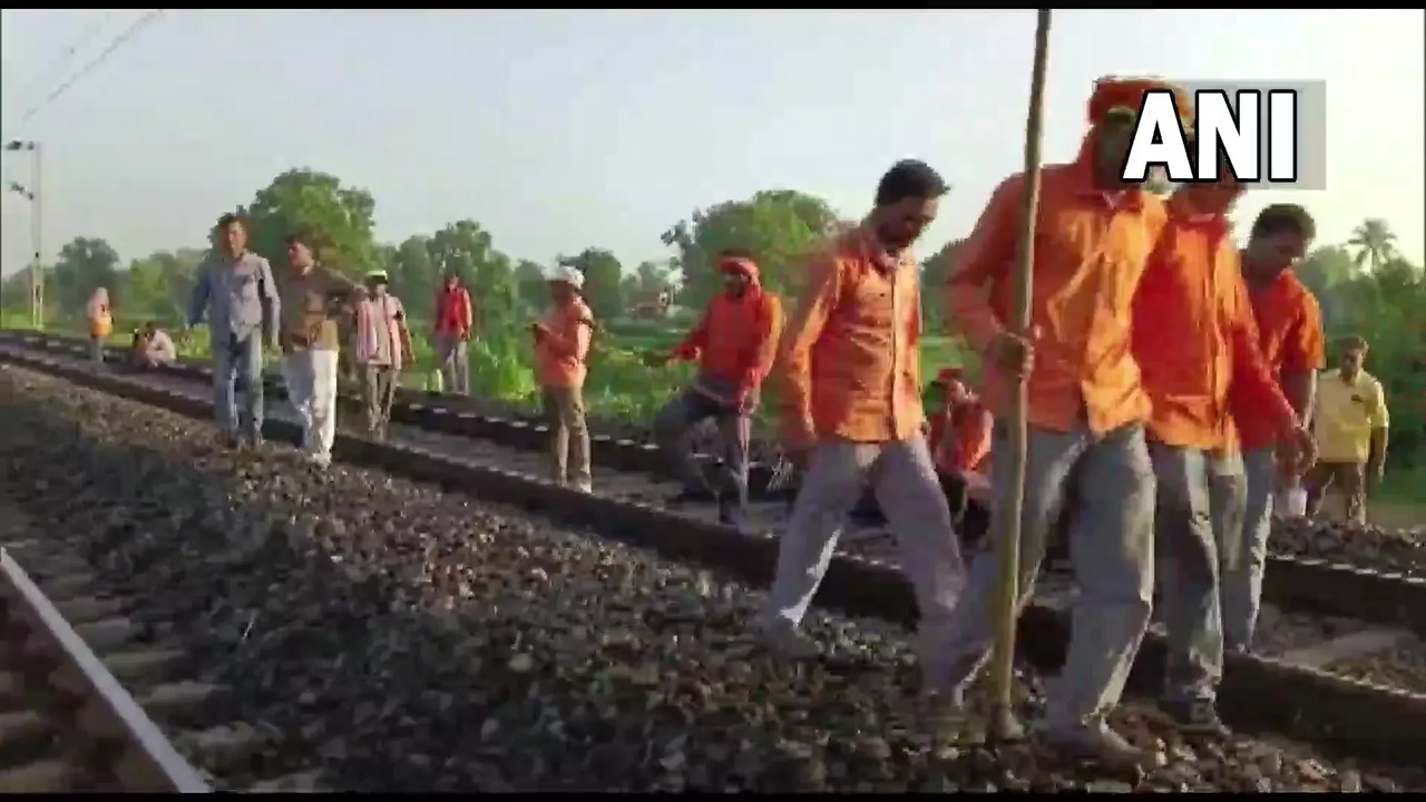 More than 50 persons were injured after 3 bogies of a train derailed in Gondia around 2.30 am at night.