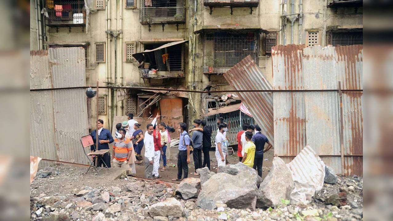 OLD BUILDING COLLAPSE - ANI.