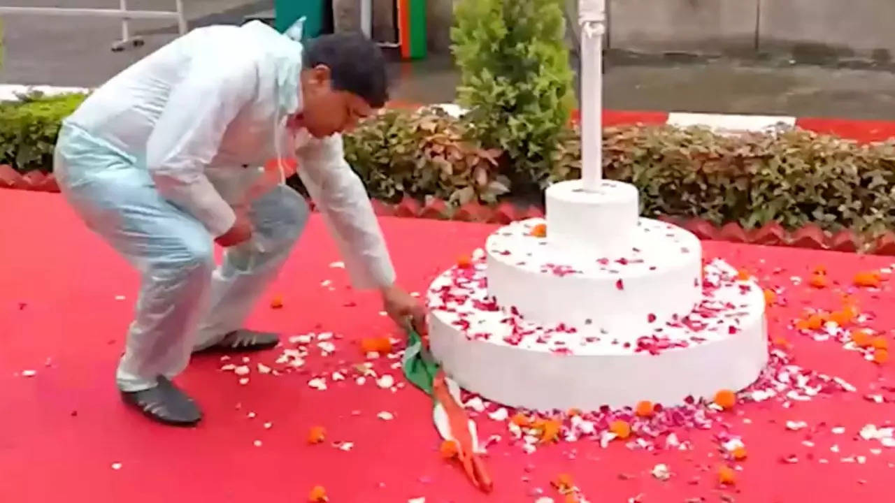 Row Over Kamal Nath Cutting Temple-Shaped Cake With Pic Of Lord Hanuman