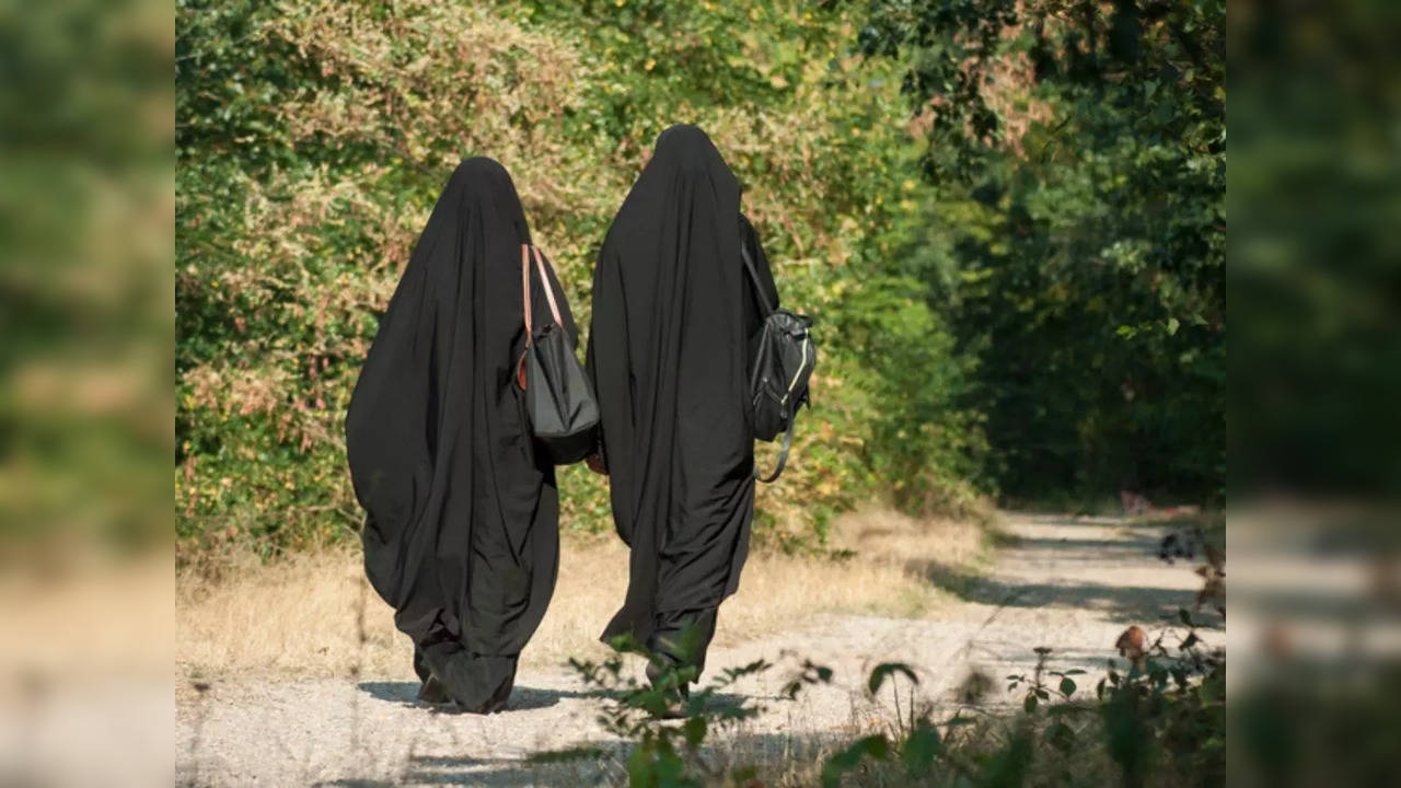 Up Man Wears Burqa To Meet Girlfriend Secretly Arrested On Bizarre Charges Viral News Times Now 2107