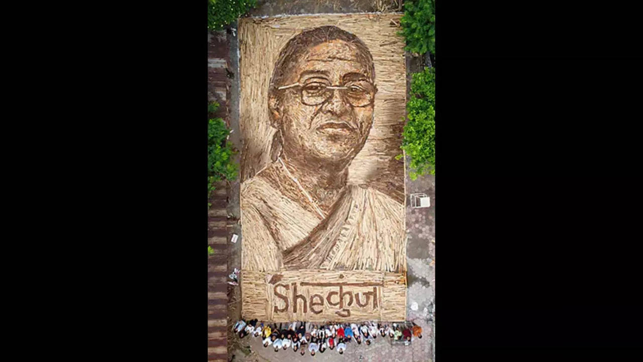 4,000 sq ft scrap wood portrait of President Droupadi Murmu created by Indore-based artists