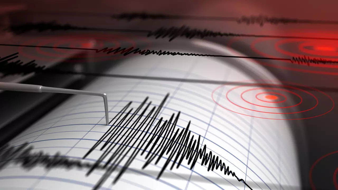 A 5.3-magnitude earthquake strikes Lucknow.  The earthquakes were also felt in Nepal