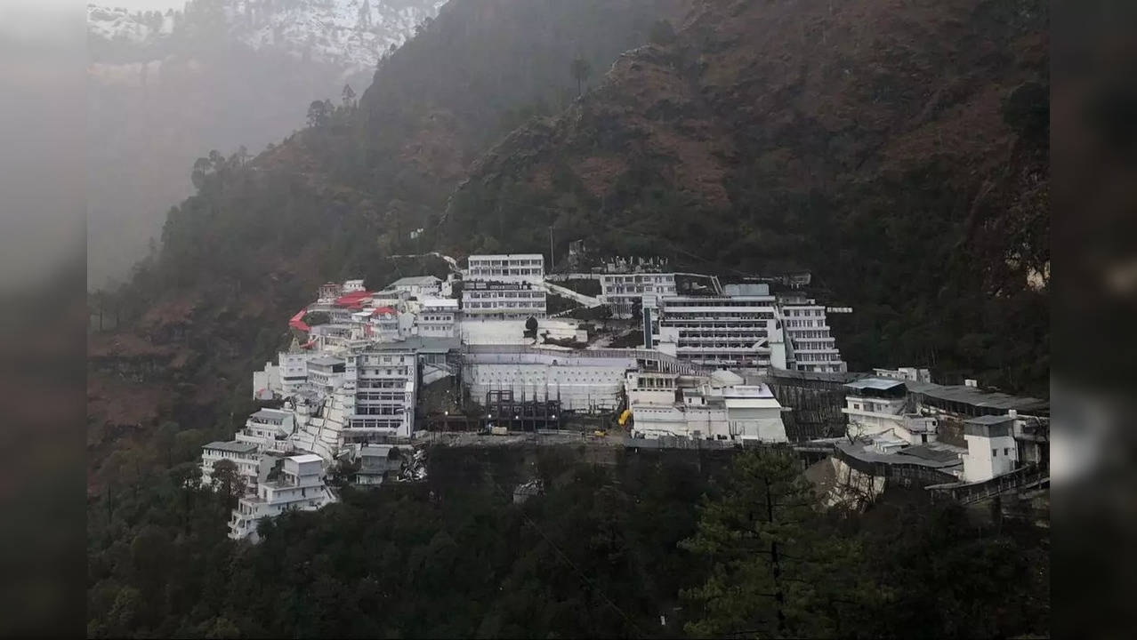 Pilgrimage to Vaishno Devi temple halted during night hours amid heavy rainfall