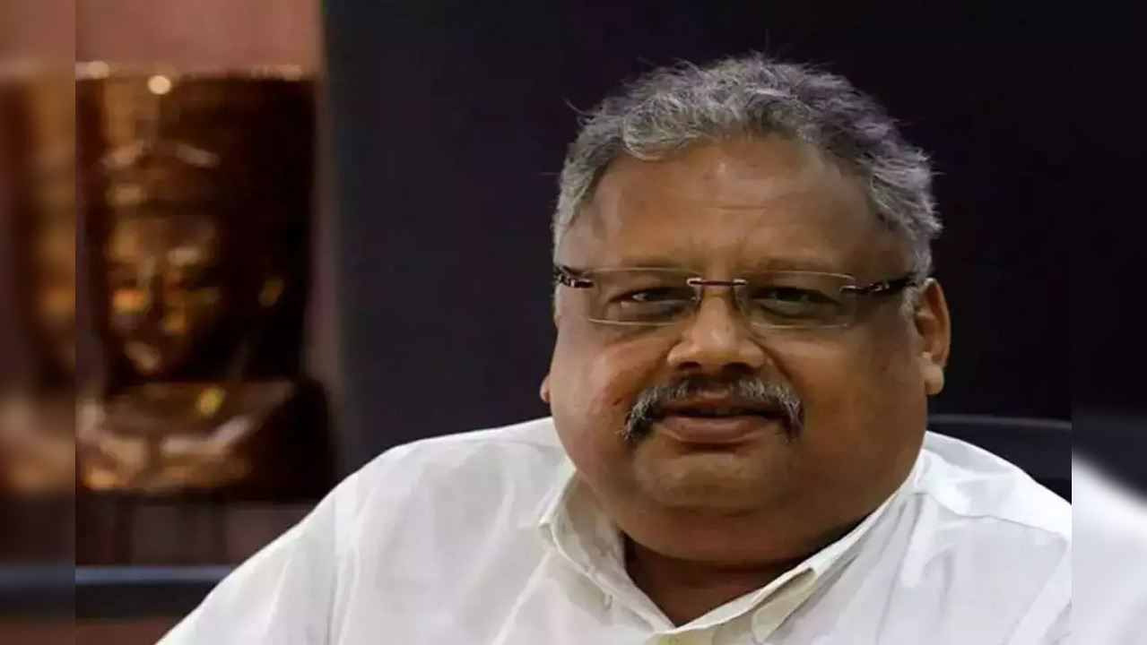 In 2012, Rakesh Jhunjhunwala claimed that a 50-year-old man’s life was constrained due to alcohol, smoking, lack of exercise and poor dietary habits.