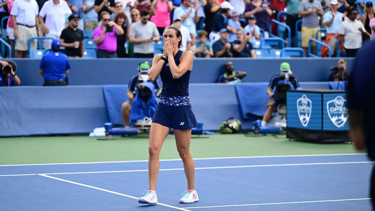 Caroline Garcia downs Petra Kvitova in straight sets to claim