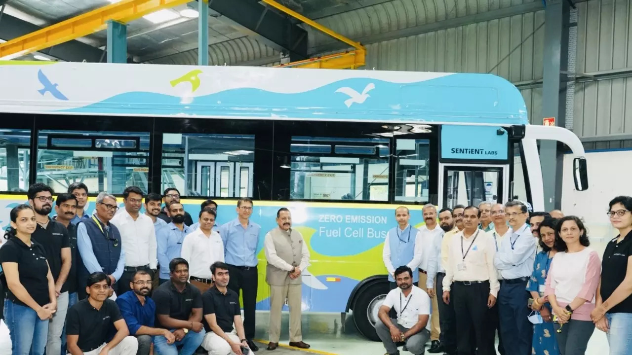 Hydrogen fuel cell bus