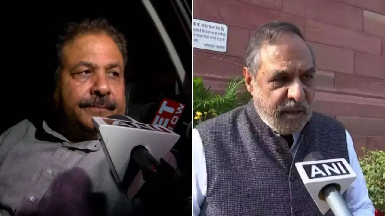 Congress leader Rajeev Shukla met Anand Sharma and assure that 'there's no problem'