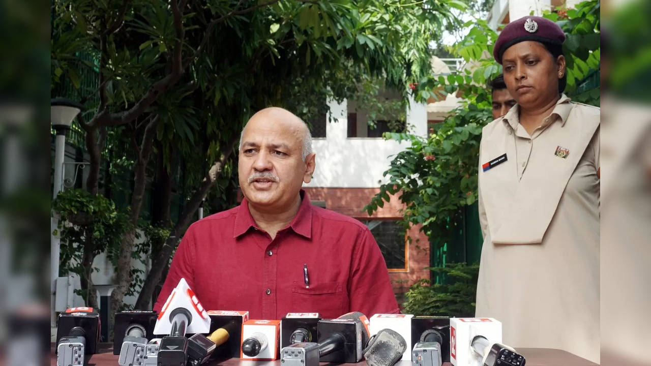 New Delhi: Delhi Deputy Chief Minister Manish Sisodia addresses a press conference at his residence in New Delhi, Monday, Aug 22, 2022. (Photo: Qamar Sibtain/IANS)