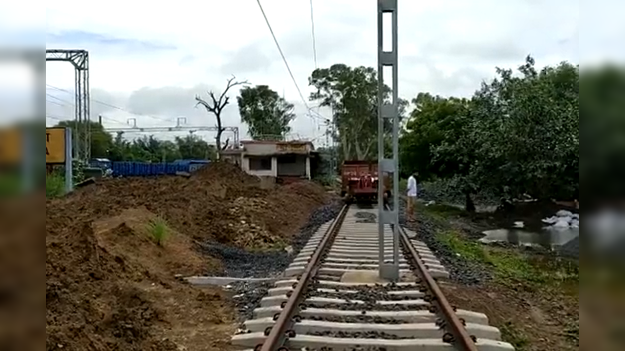 Contractor erects electric pole between train tracks in Madhya Pradesh