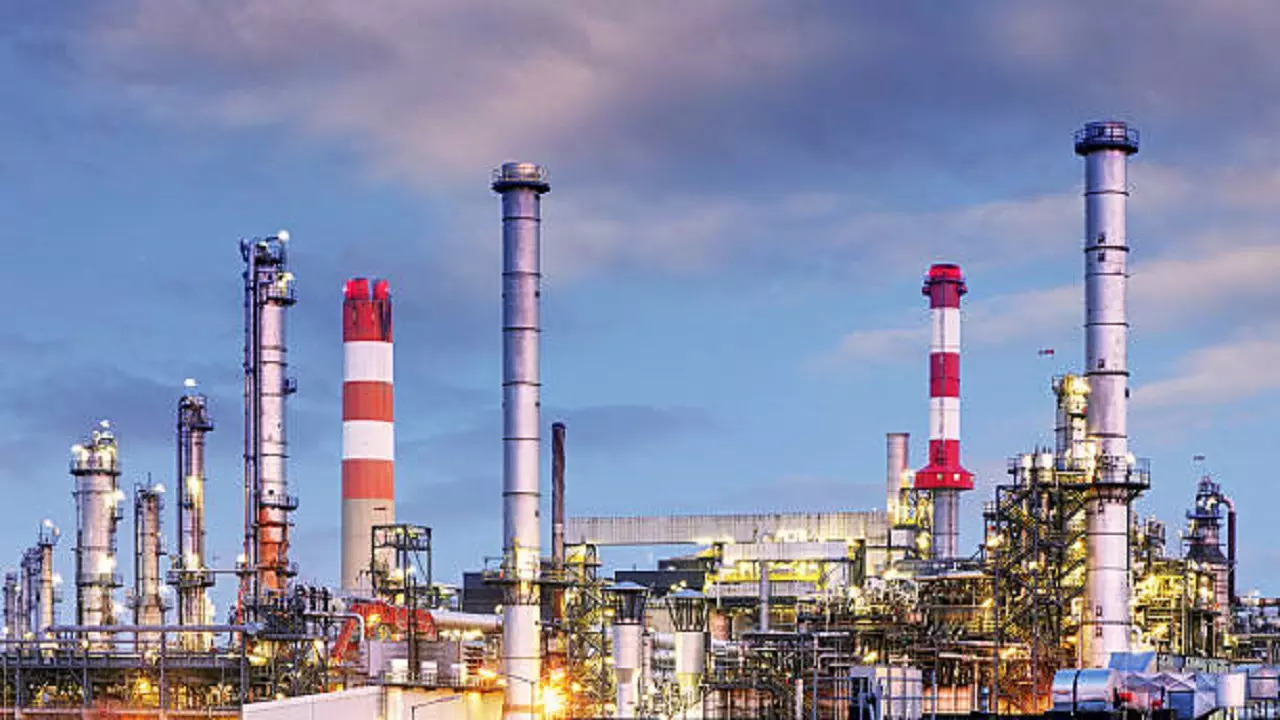 istockphoto oil refinery