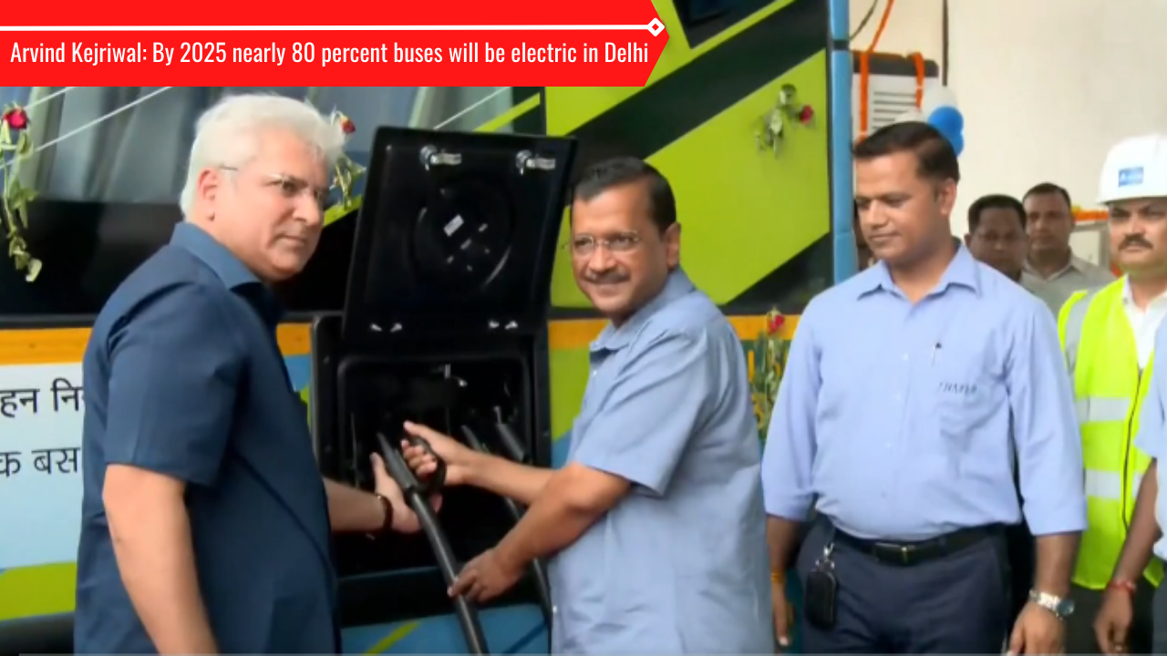 Arvind Kejriwal posing with a electric bus