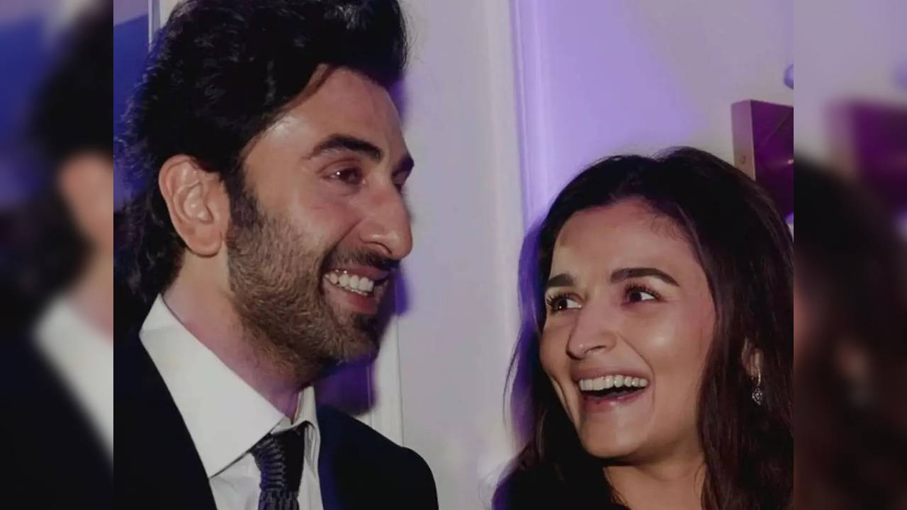 Ranbir Kapoor's moves in Brahmastra's Dance Ka Bhoot makes wife Alia Bhatt go 'Uffff', see her cute reaction