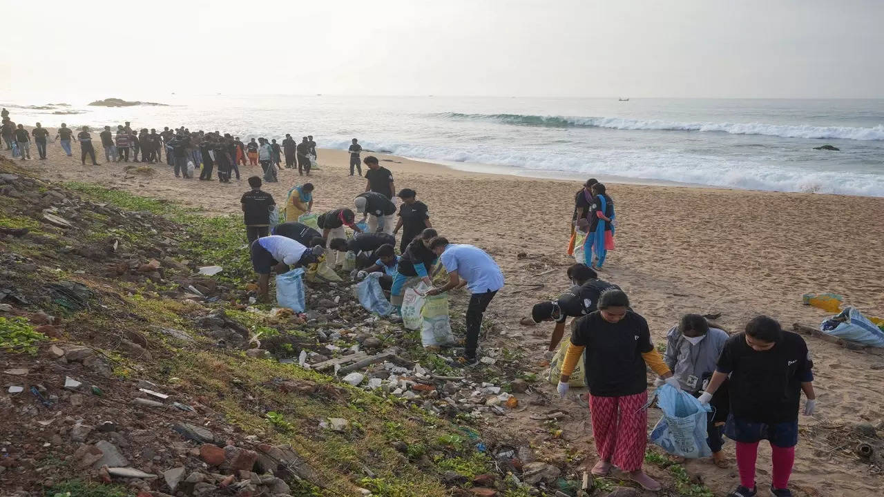 vizag beach cleanup.