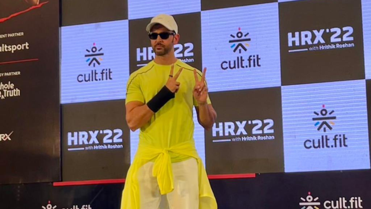 Vikram Vedha actor Hrithik Roshan touches fan's feet at event, video goes viral