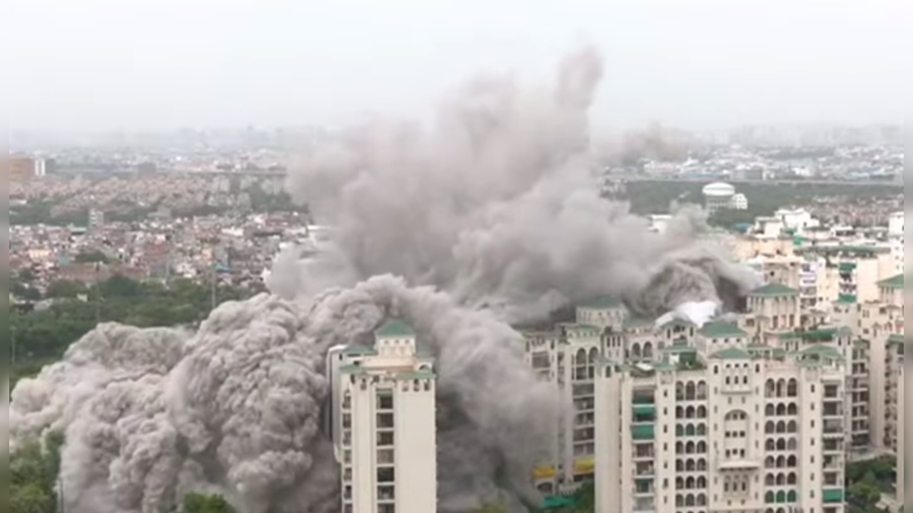 Noida twin towers demolition Blast turns Supertech skyscraper to dust in seconds neighbouring structures safe WATCH