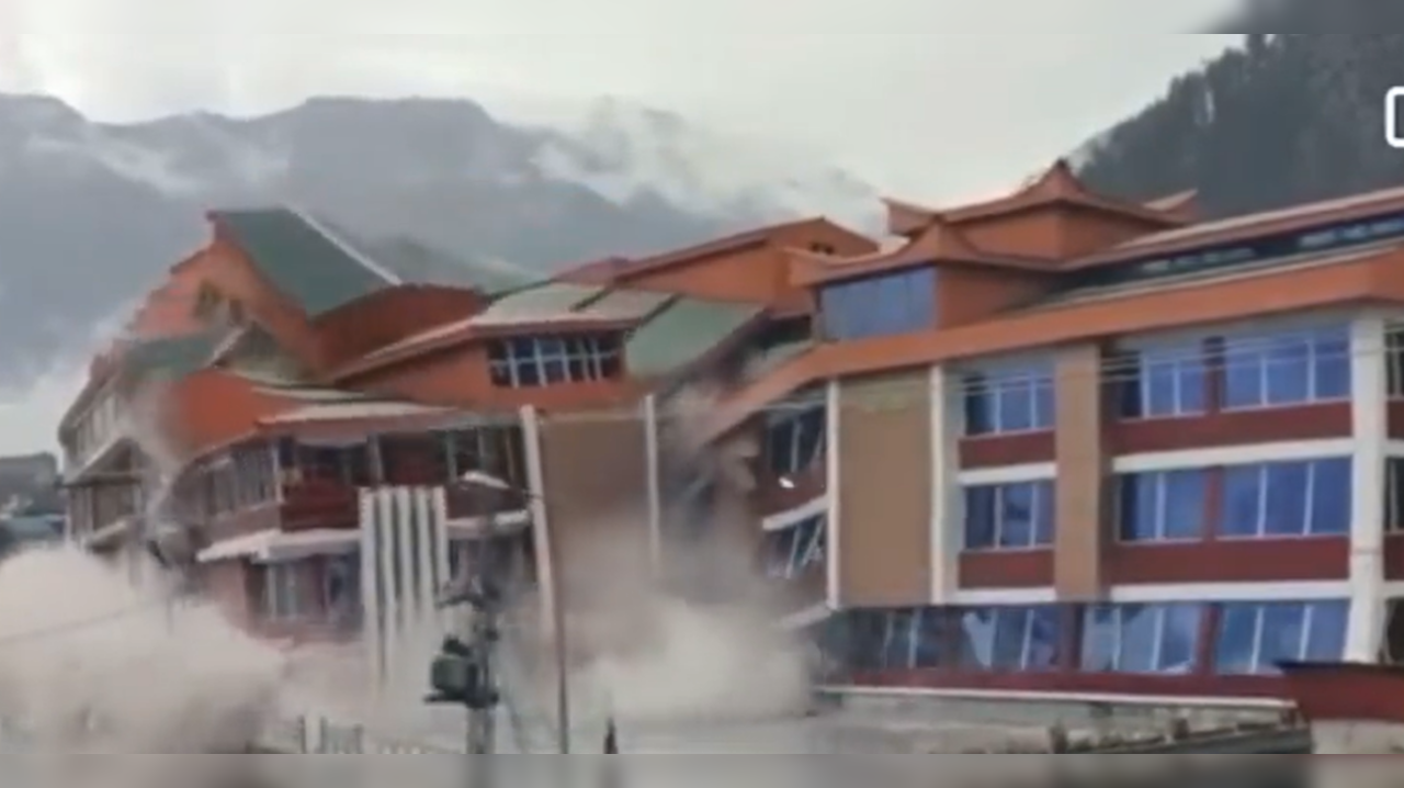 Pakistan hotel swept away by flash floods