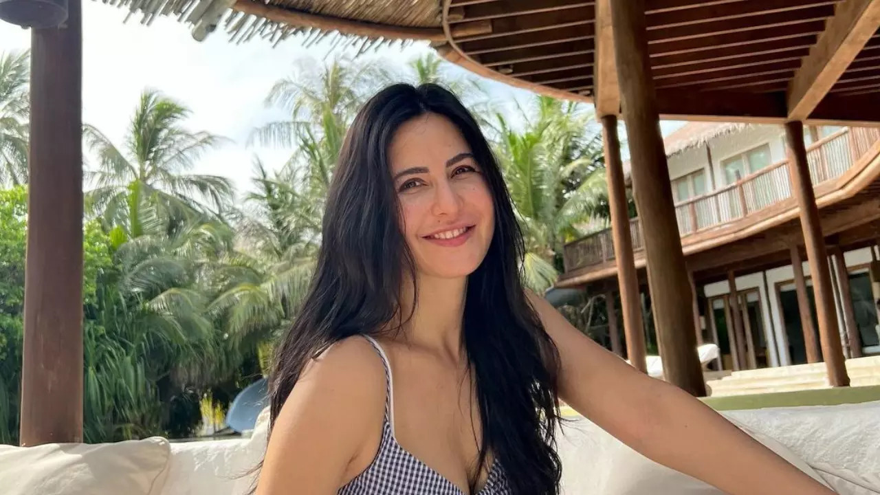 Katrina Kaif is here to make your Sunday brighter by flaunting her  million-dollar smile - WATCH | Entertainment News - Times Now