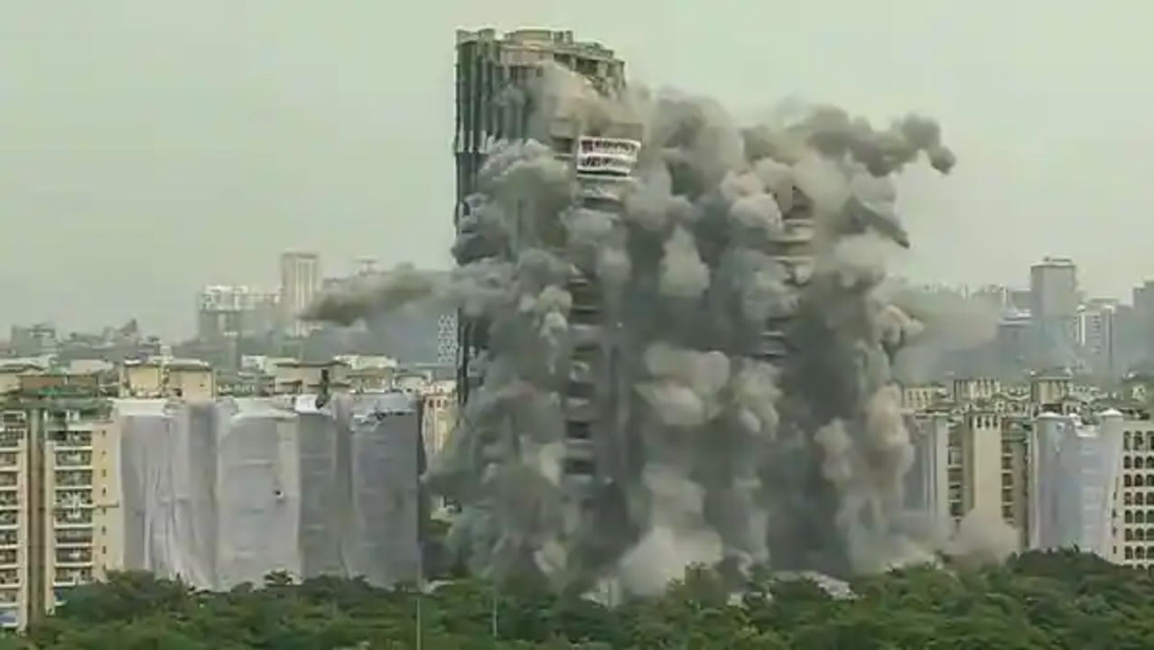 Twin towers demolition