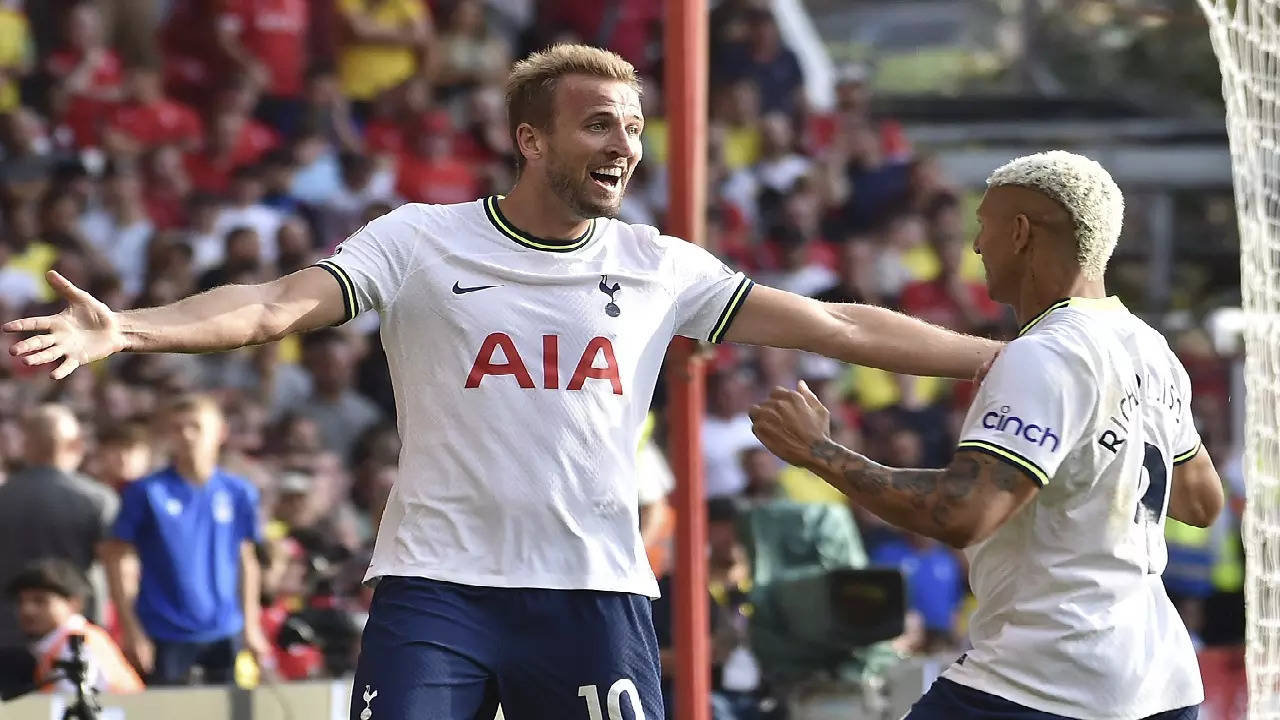 Harry Kane treble leads Tottenham to victory over Leicester