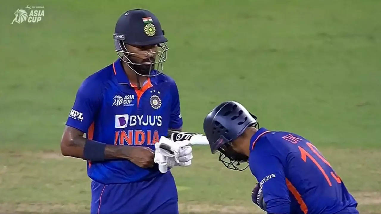 Dinesh Karthik Hardik Pandya.