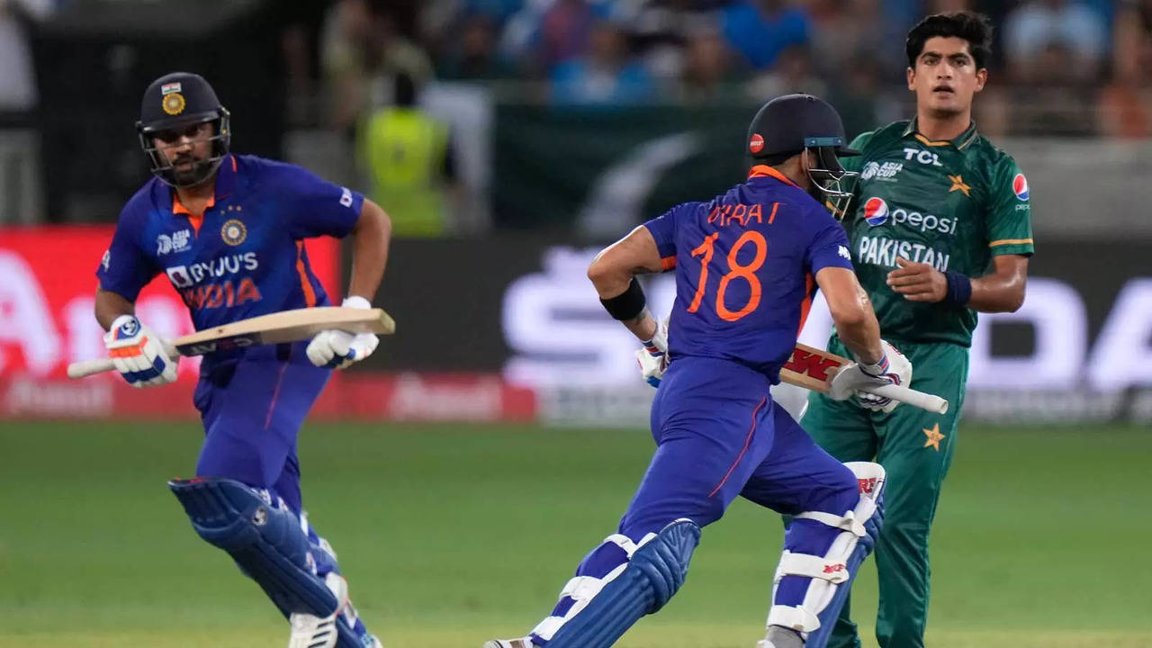 India and Pakistan were forced to field 5 players inside the 30-yard circle at the death