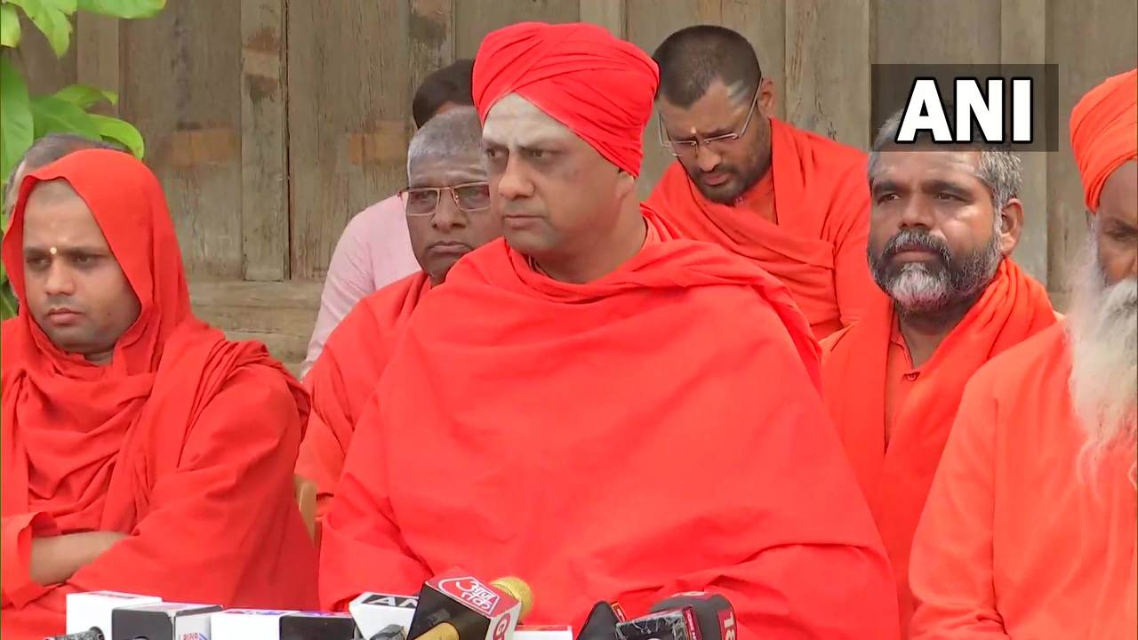 Seers of various religious Mutts hold a press conference in Chitradurga