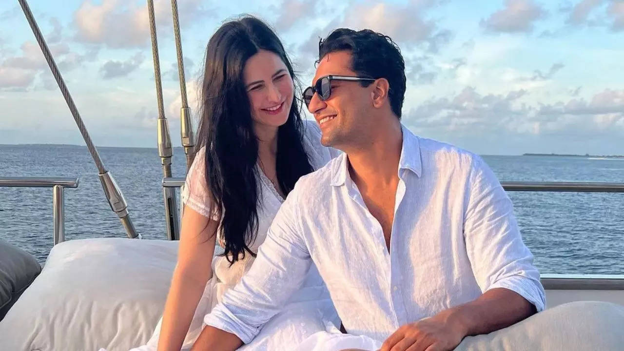 Katrina Kaif kisses hubby Vicky Kaushal in unseen pic from Wolf777news ...
