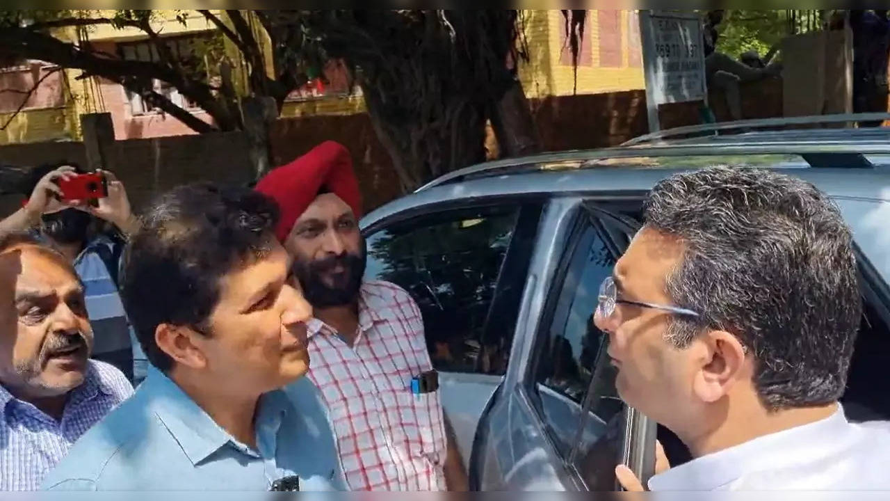 AAP’s Saurabh Bhardwaj, BJP leader Gaurav Bhatia’s heated exchange