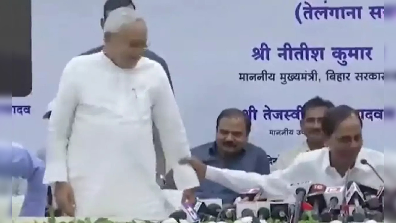 Video of Telangana CM urging Nitish Kumar not to leave press meet goes viral