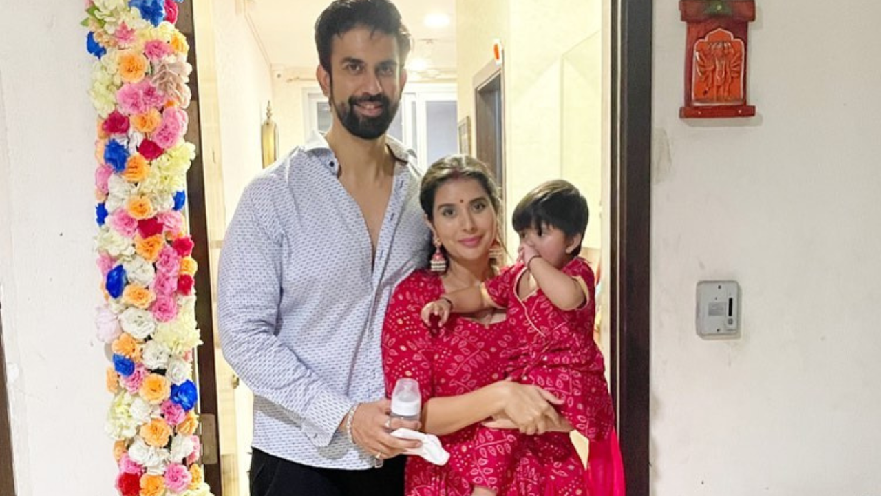 Rajeev Sen, Charu Asopa with their daughter