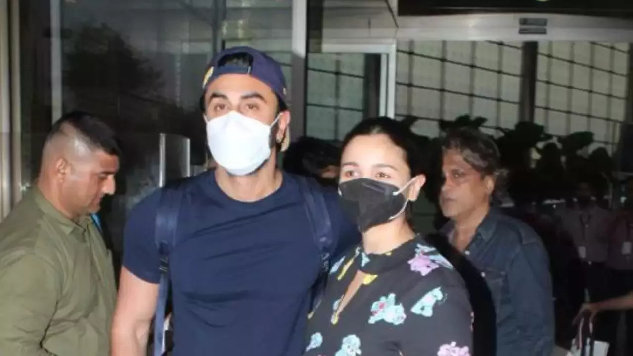 Alia Bhatt, Ranbir Kapoor at Mumbai airport