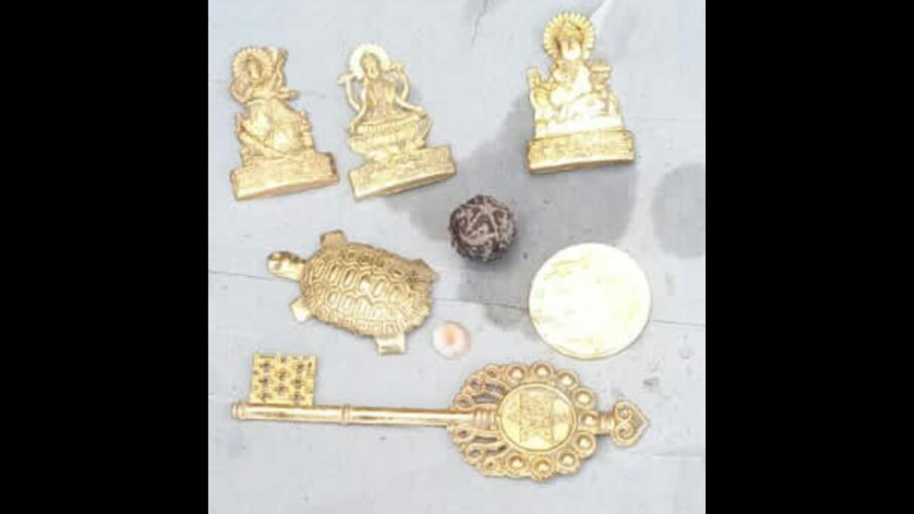 Uttar Pradesh man claims he found idols of Laxmi buried in field - he bought them from Amazon for Rs 169