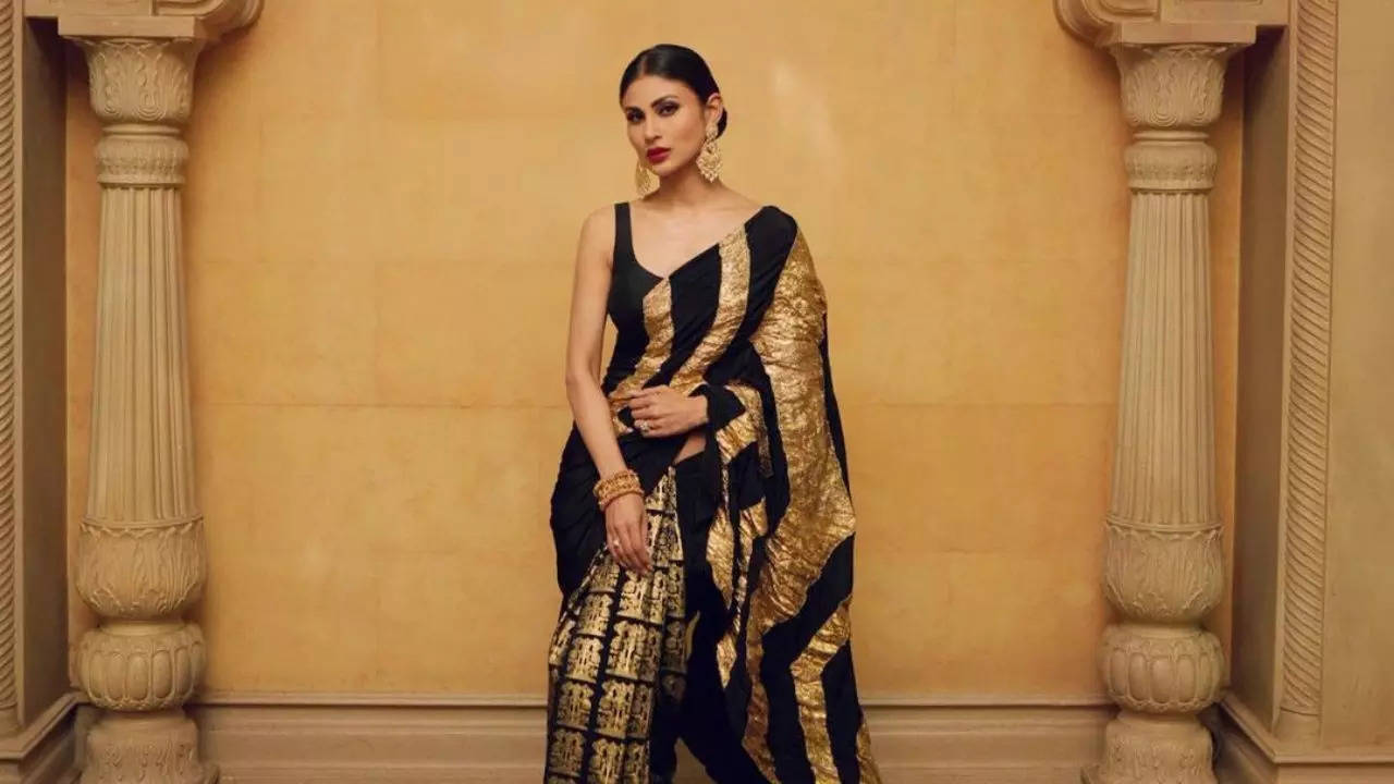 Mouni Roy looks ravishing; see full look