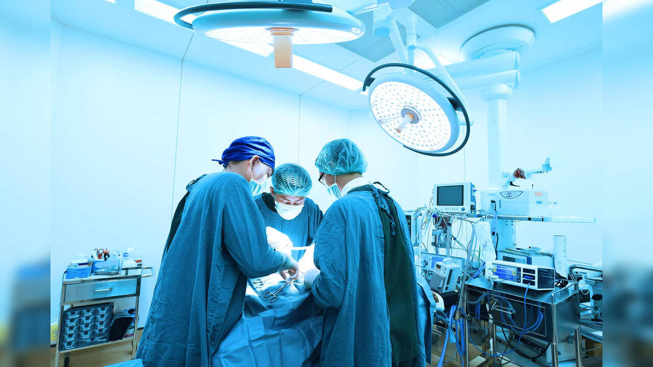 Giant, footballsized cyst removed from the uterus of 48yearold woman