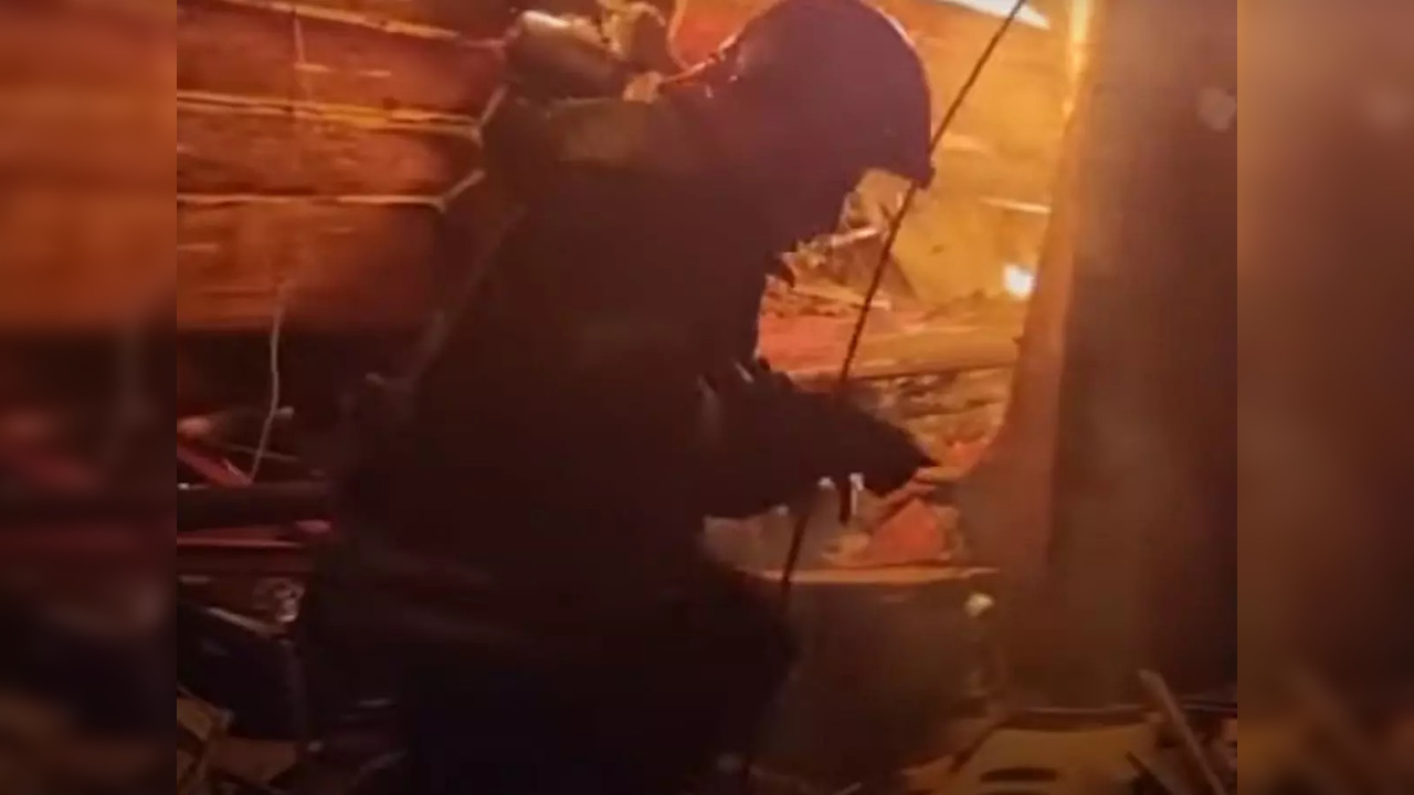 Firefighters rescue kitten from a burning building in Ukraine | Screengrab from video by Euronews