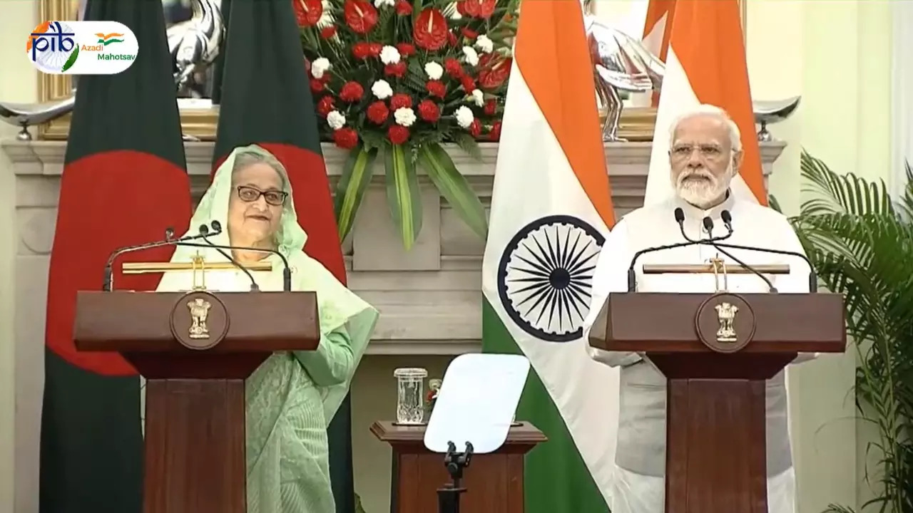 Prime Minister Narendra Modi​ with​ Bangladesh PM Sheikh Hasina​