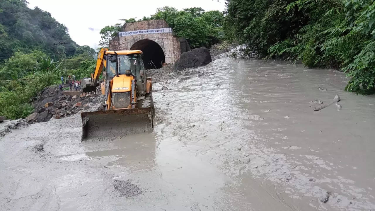 A massive landslide occurred this morning due to heavy rainfall near Sonapur tunnel area in Jaintia Hills district.