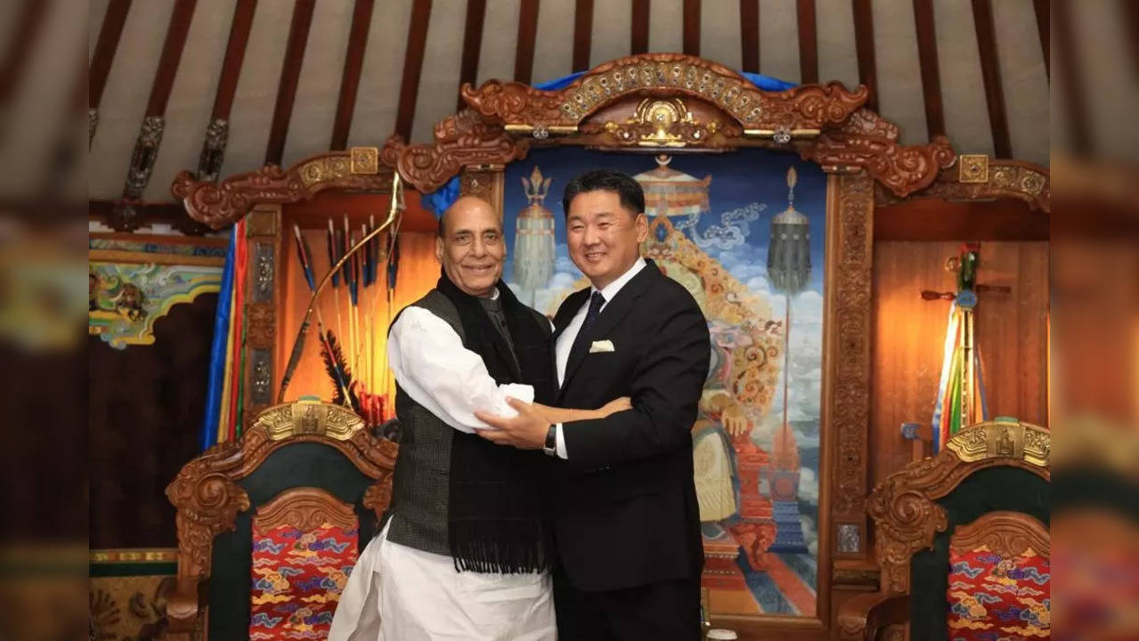 Mongolia: Union Minister for Defence, Rajnath Singh meets President and Commander-in-Chief of the Armed Forces, Mongolia Ukhnaagiin Khurelsukh, in Ulaanbaatar, Mongolia on Tuesday, Sept. 6, 2022. (Photo: PIB/IANS)