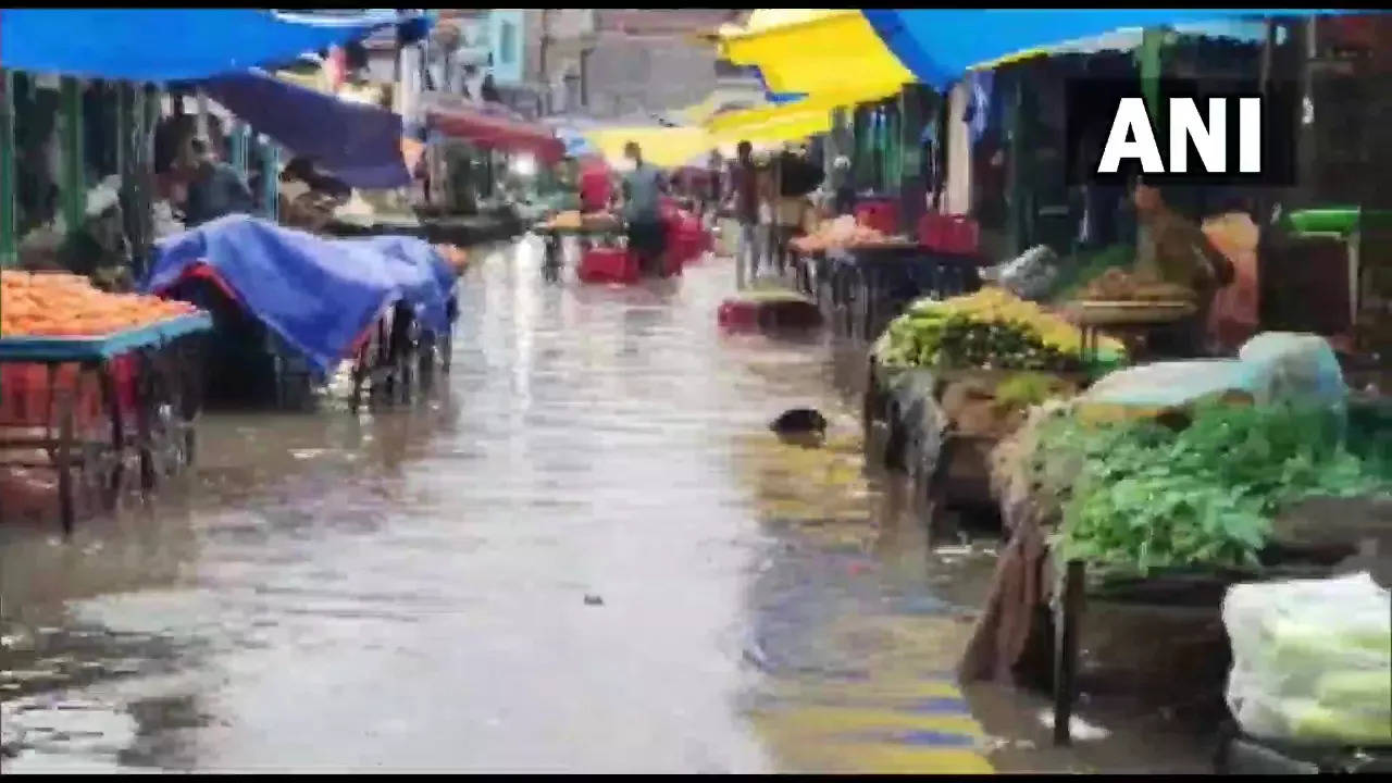 Hyderabad: ​Waterlogging at Miralam Mandi near Charminar