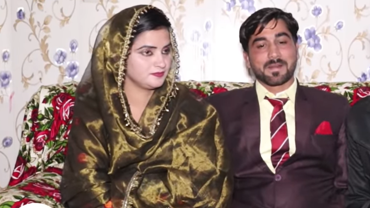 Doctor in Pakistan marries chaiwala, shares love story in viral video ...